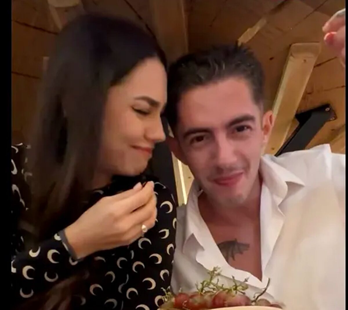 Schimbare de traiectorie pe plan personal pentru Mira. Și-a părăsit iubitul și a petrecut Revelionul alături de alt bărbat