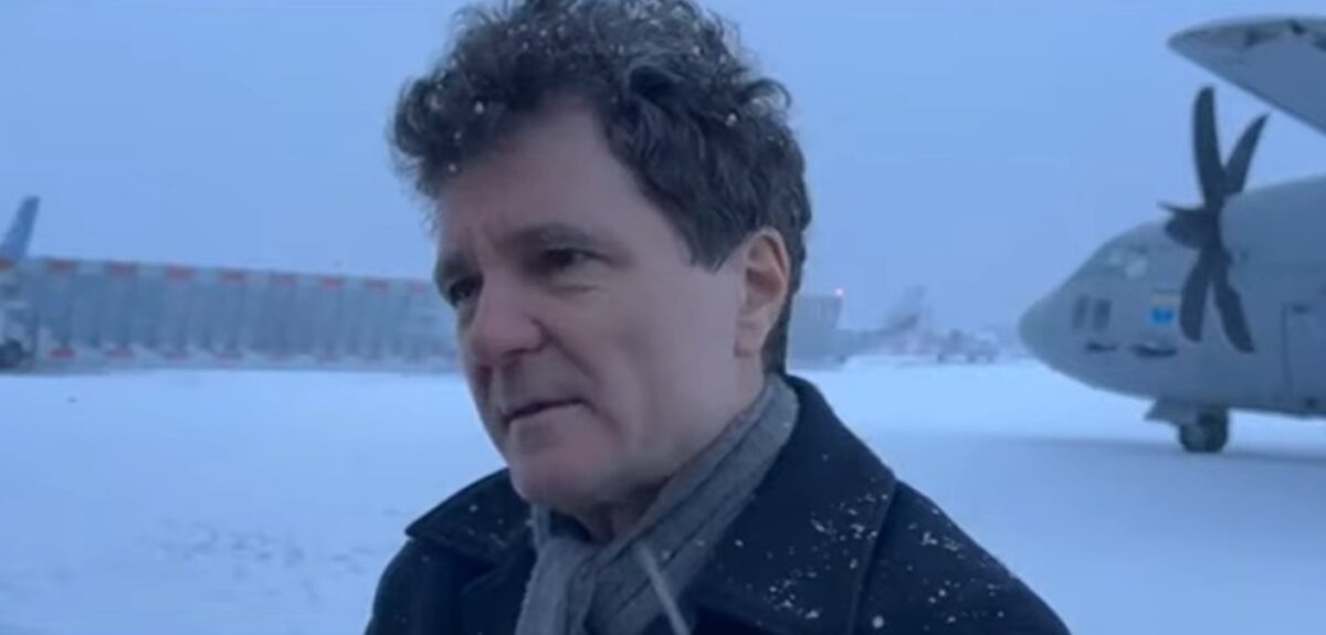 Imaginile cu Nicușor Dan înzăpezit la Paris, văzute de Băsescu: Umilință!