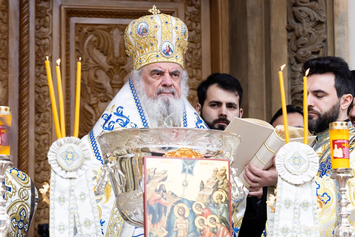 Predica Patriarhului Daniel de Bobotează: Ioan era un fel de pod între botezul iudaic şi botezul creștin