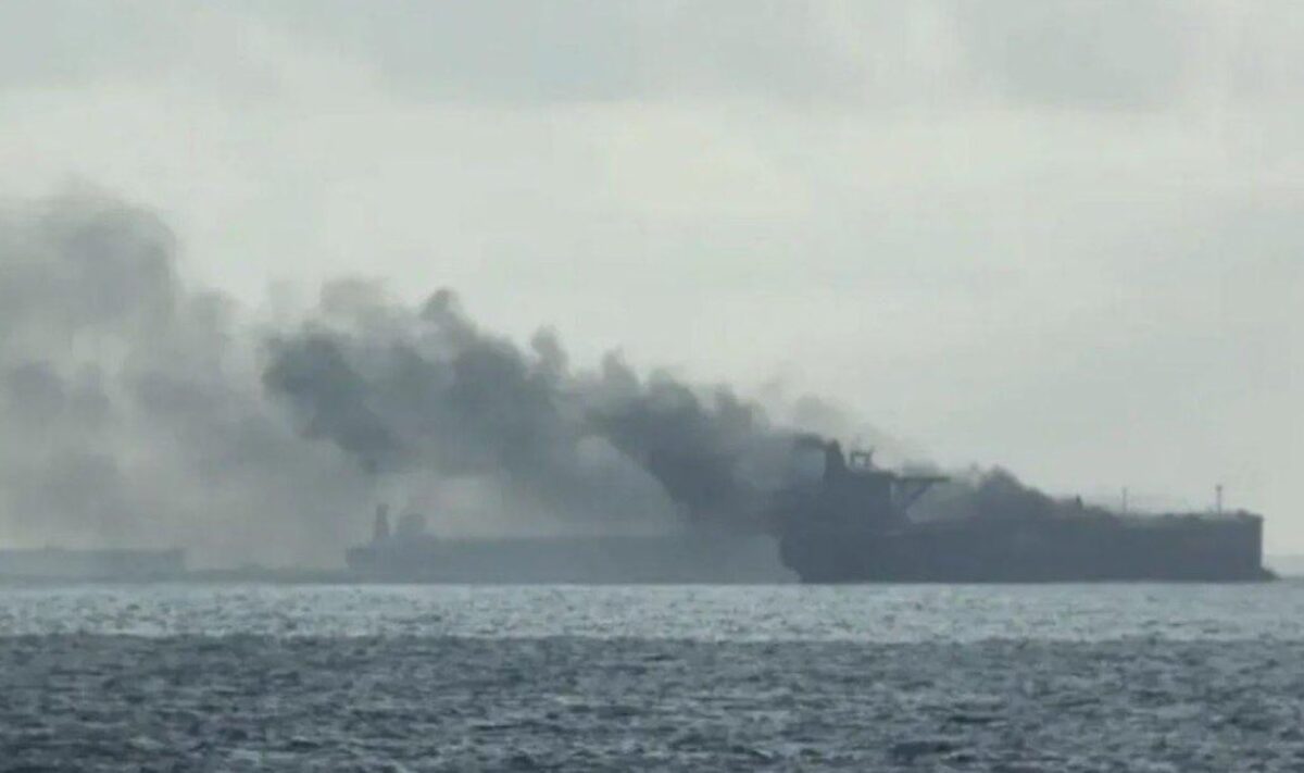 Atac cu rachete asupra unui petrolier în Dubai. Incendiu la bord și alertă de poluare