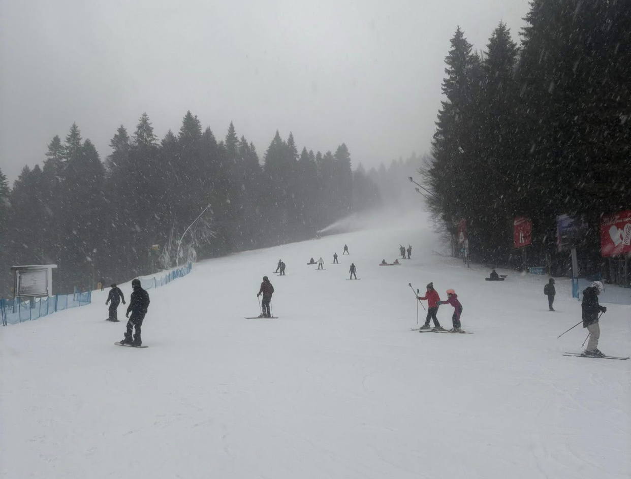 Pericol pe munte din cauza ninsorilor abundente. Risc mare de avalanșă în mai multe zone