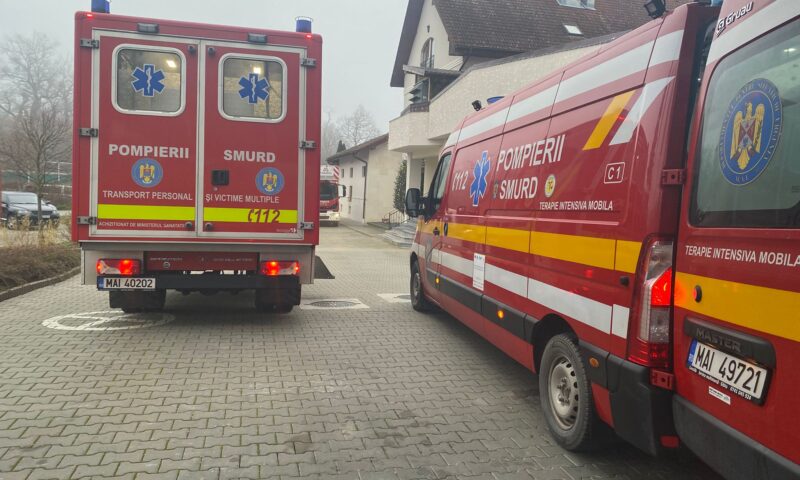 Incendiu puternic în Vrancea, 11 case din lemn au fost cuprinse de flăcări