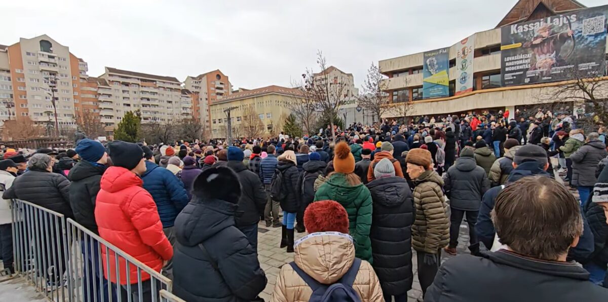 Peste 2.000 de oameni au protestat la Miercurea Ciuc față de creşterea taxelor și impozitelor 