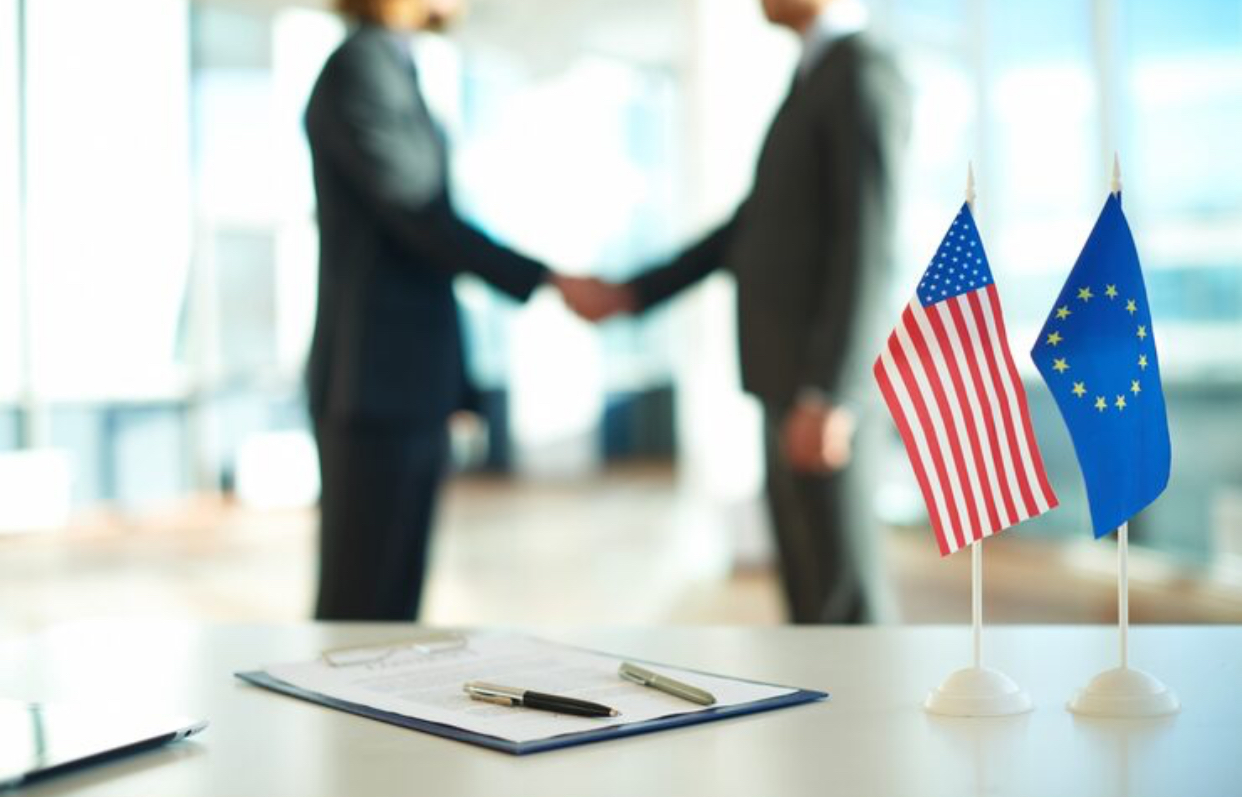 România, prinsă între parteneriatul cu SUA și UE. Dîncu: lingușirea lui Donald Trump nu mai funcționează pentru Europa