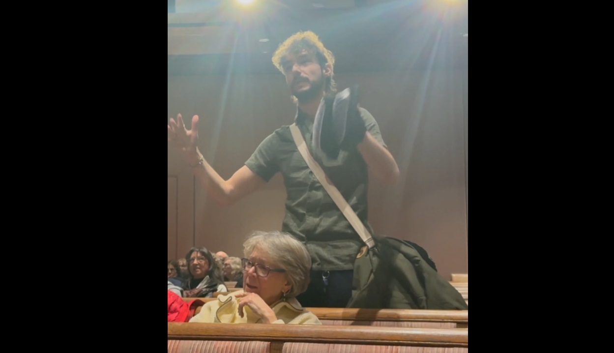 Sinagogă atacată de extremiști de stânga, la New York. Ținta - un politician din Partidul Democrat care a votat finanțarea ICE