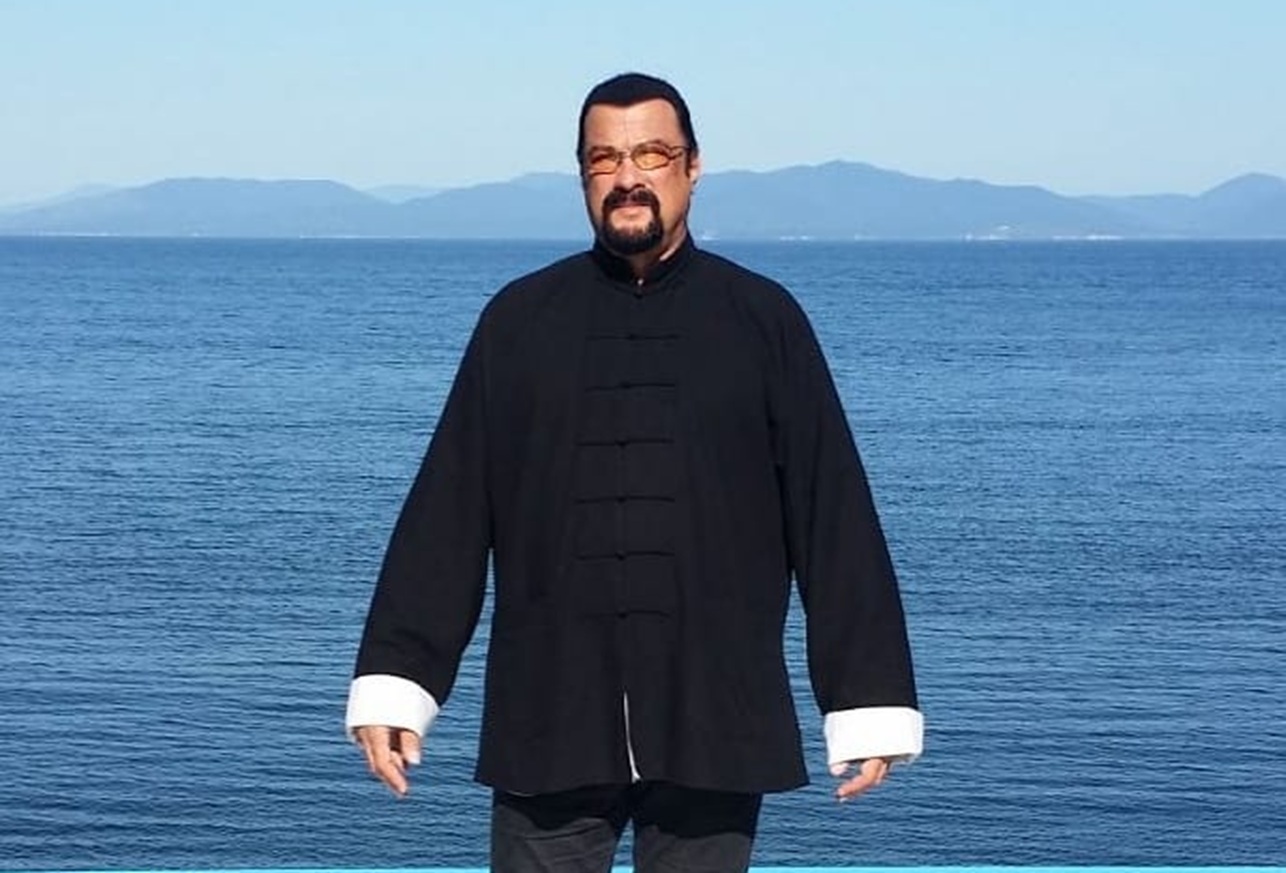 Steven Seagal își scoate la vânzare vila din Moscova. Suma cerută de actor, fan al lui Putin