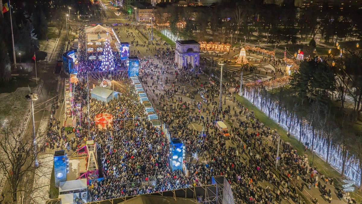 În centrul Chișinăului, Târgul de Crăciun se prelungește până pe 25 ianuarie. Premii și surprize pentru vizitatori