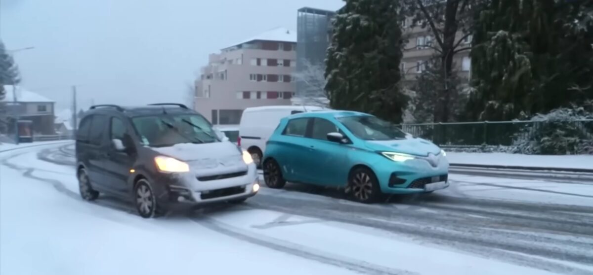 Zăpada face victime în Franța. Două persoane au murit, după ce au căzut cu mașina în râul Marna