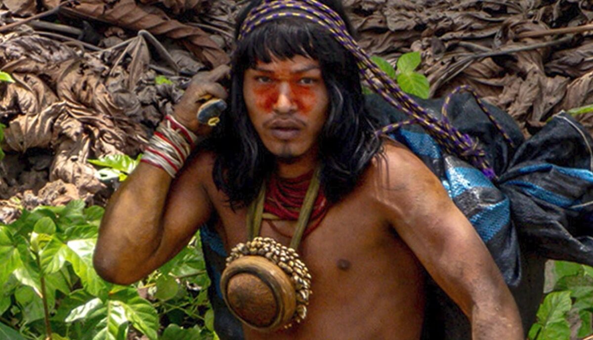 Trib amazonian izolat, surprins în apropierea fluviului. Imagini noi din jungla neexplorată