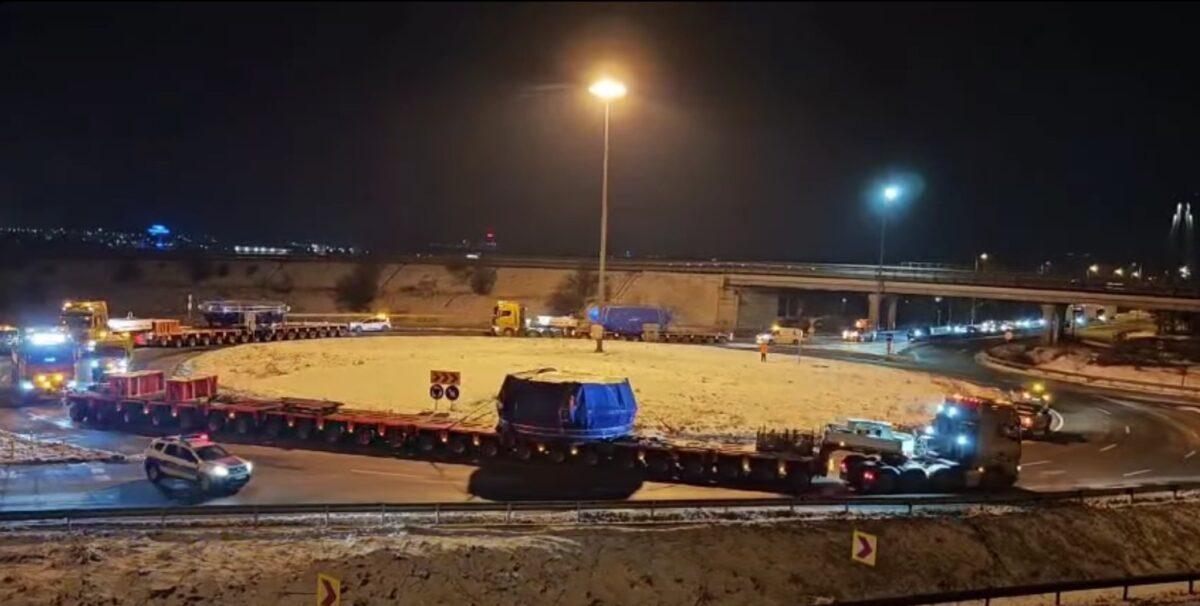 Cârtița de 3.300 de tone a ajuns în România. Utilajul de 100 de metri va străpunge Carpații