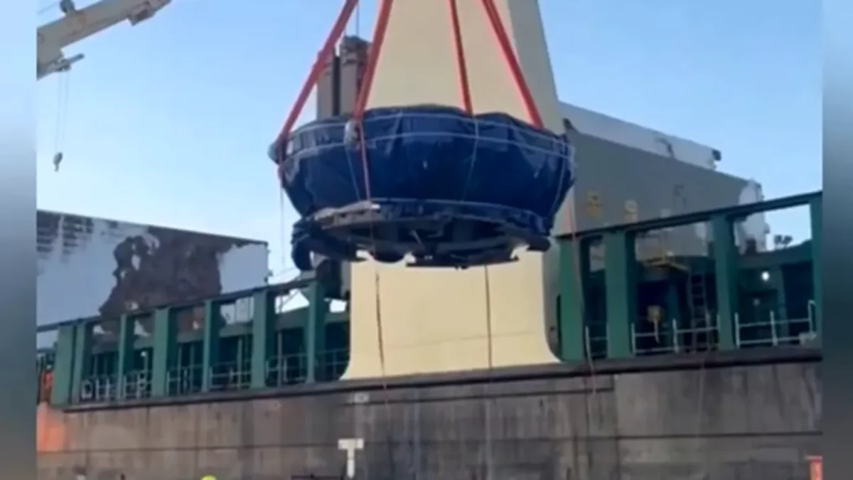 Utilajul gigant care va schimba Autostrada Sibiu–Pitești a ajuns în România