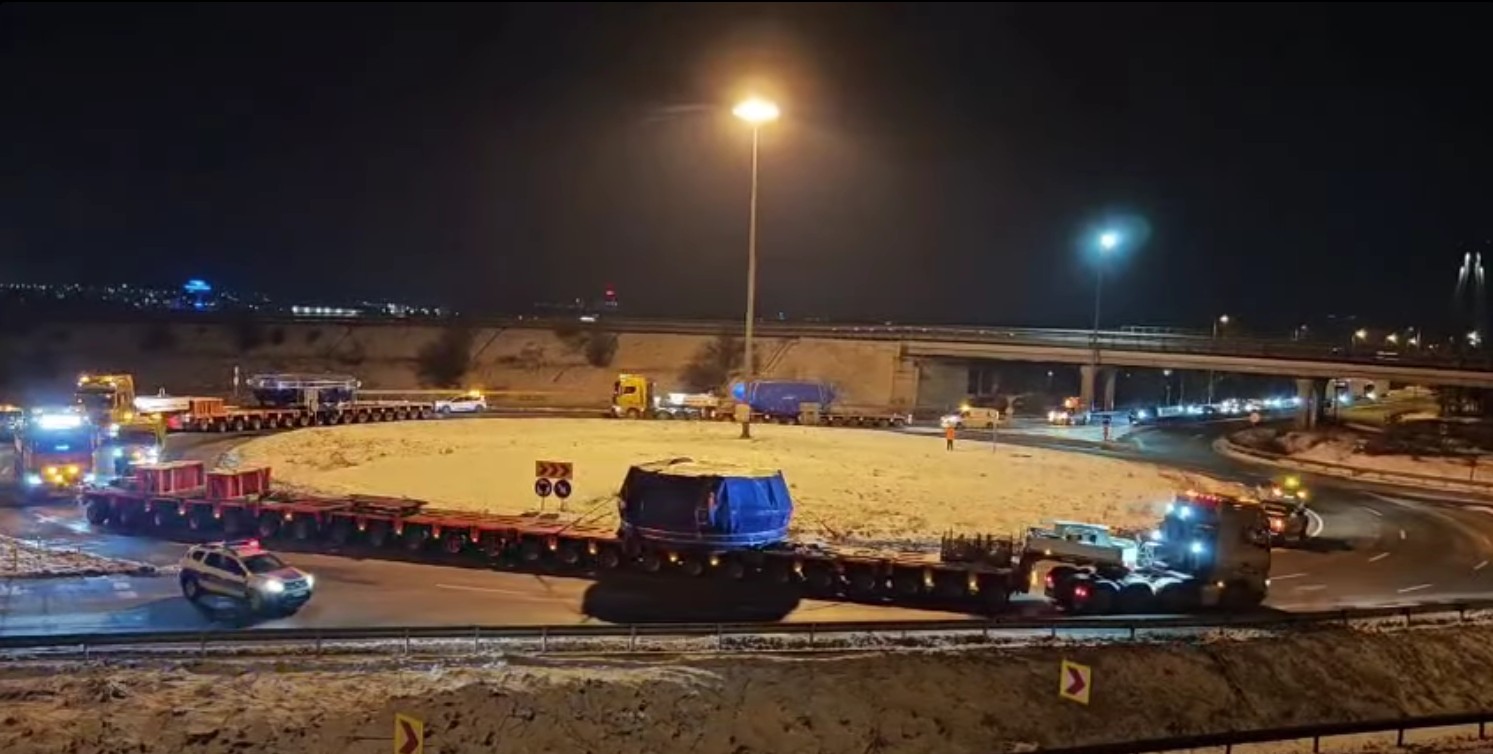 Cârtița de 3.300 de tone a ajuns în România. Utilajul de 100 de metri va străpunge Carpații