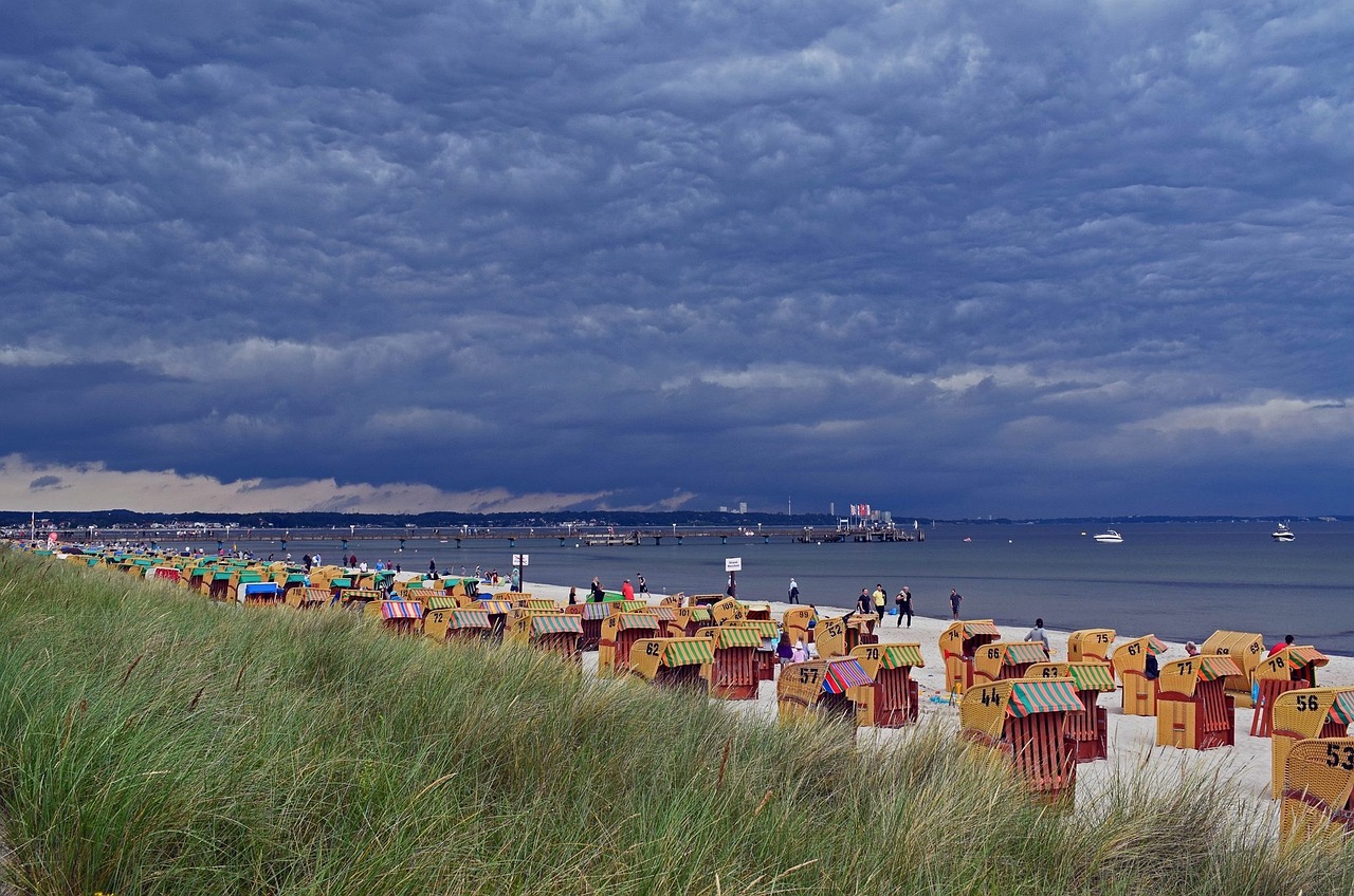Destinații de vacanță cu prețuri mai mici. Românii aleg tot mai des Polonia și Cehia
