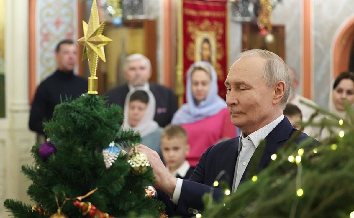 Crăciun pe rit vechi în Rusia. Putin și-a petrecut toată noaptea la biserică