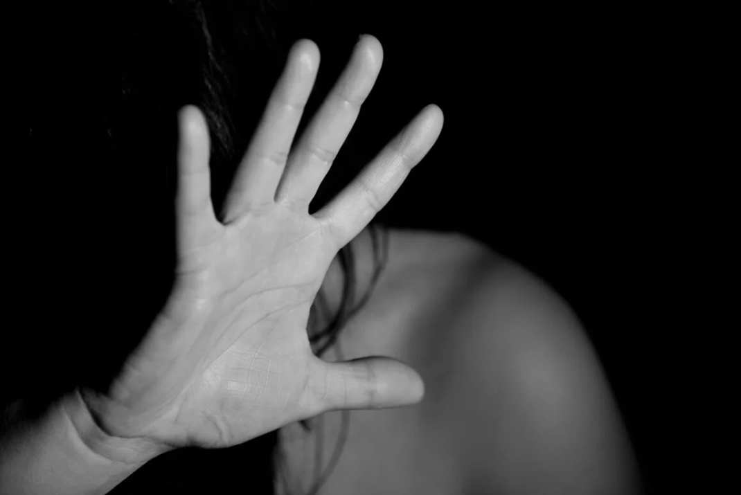 Pacientă internată Bălăceanca, bătută cu sălbăticie de un asistent medical. Angajatul spitalului, în arest la domiciliu