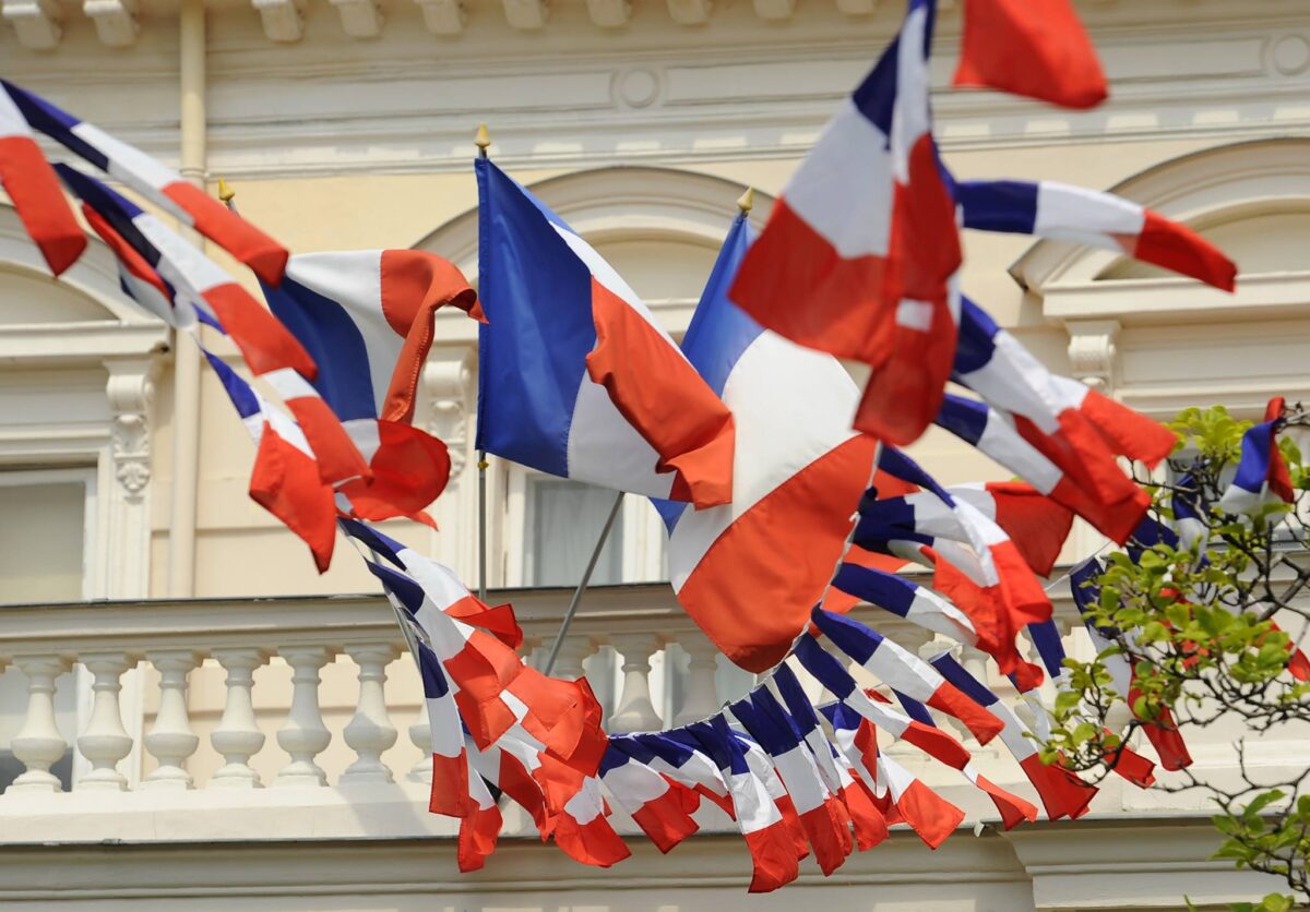 Ambasada Franţei: Prezenţa militară în România nu depinde de negocierile UE-Mercosur. Informaţiile sunt false