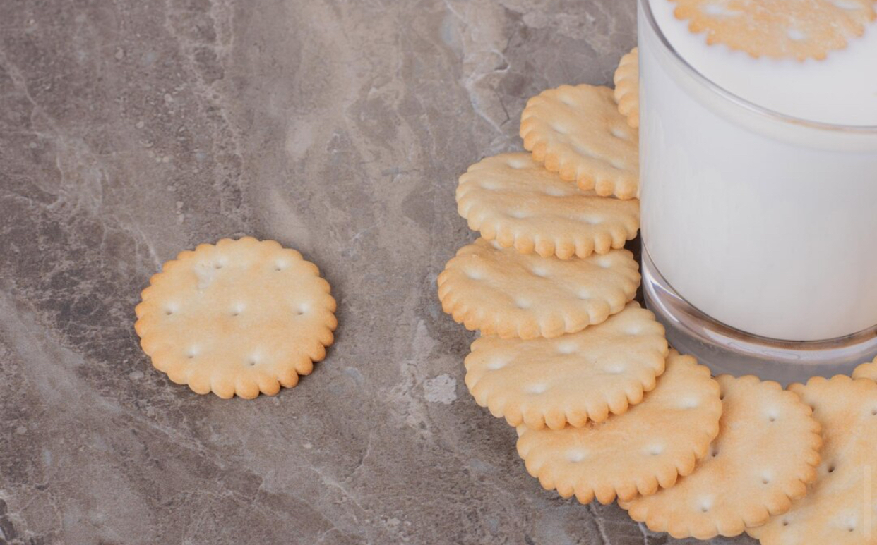 Rețetă de biscuiți fragezi cu unt. Gustarea perfectă pentru zilele geroase