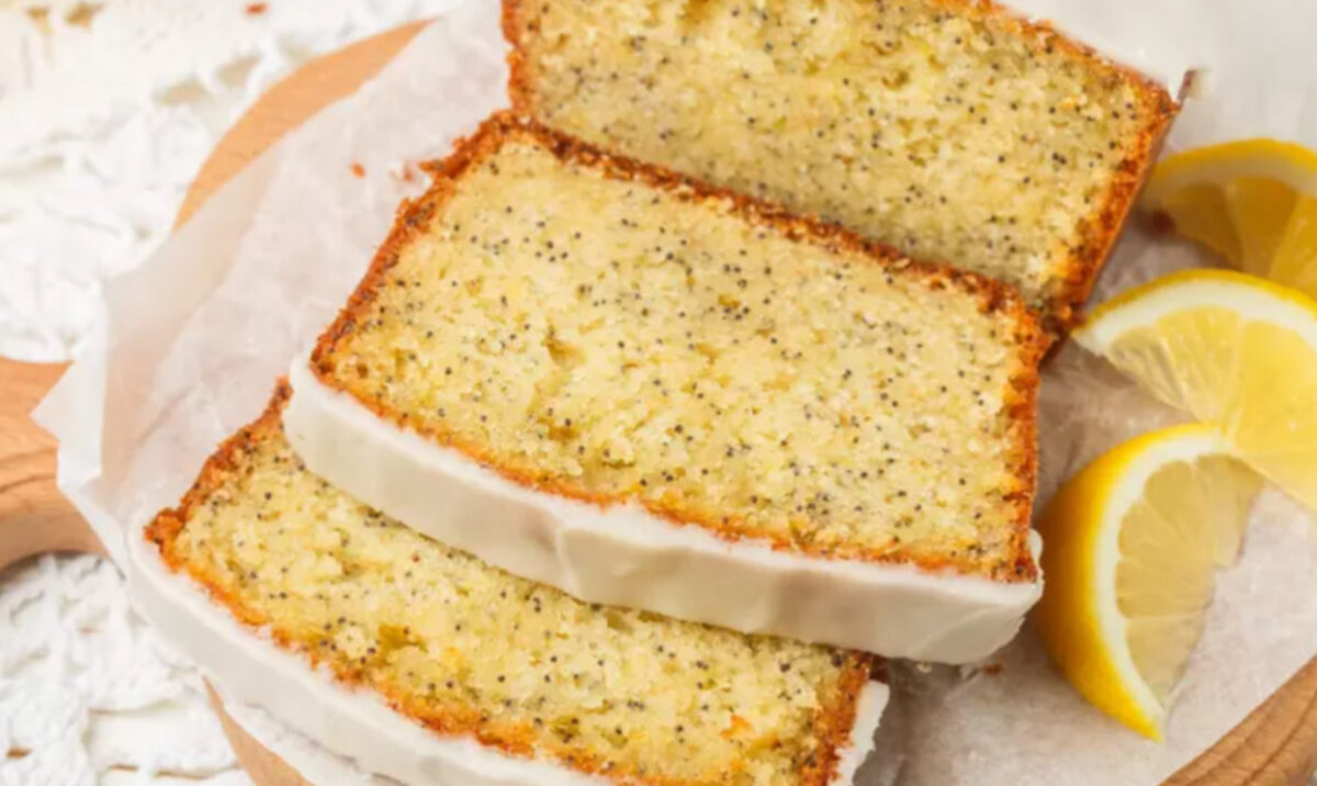 Desert rapid și ieftin. Cum pregătești un chec delicios din biscuiți și lapte