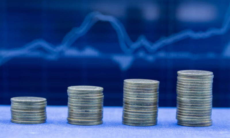 Prognoză neagră pentru România. Agenția S&P anticipează o datorie record și riscul pierderii calificativului de investiții