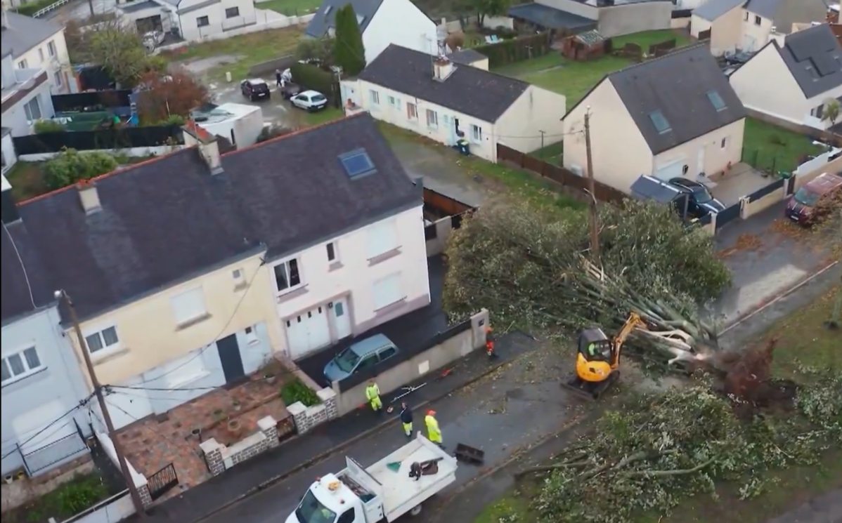 Nord-vestul Franței, paralizat de furtuna Goretti. Sute de mii de locuințe nu au curent electric