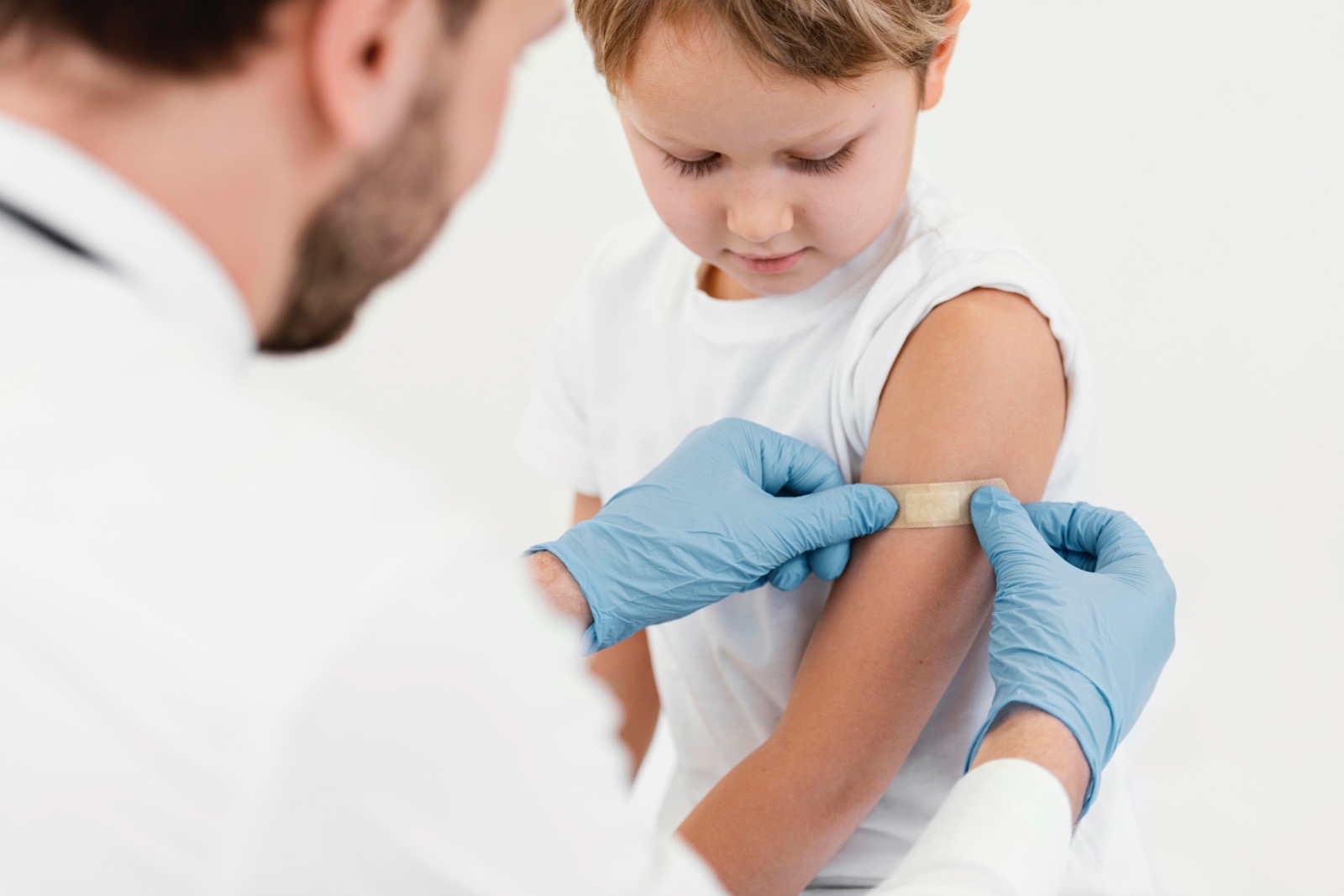 România trece prin cea mai gravă criză de vaccinare din ultimele decenii
