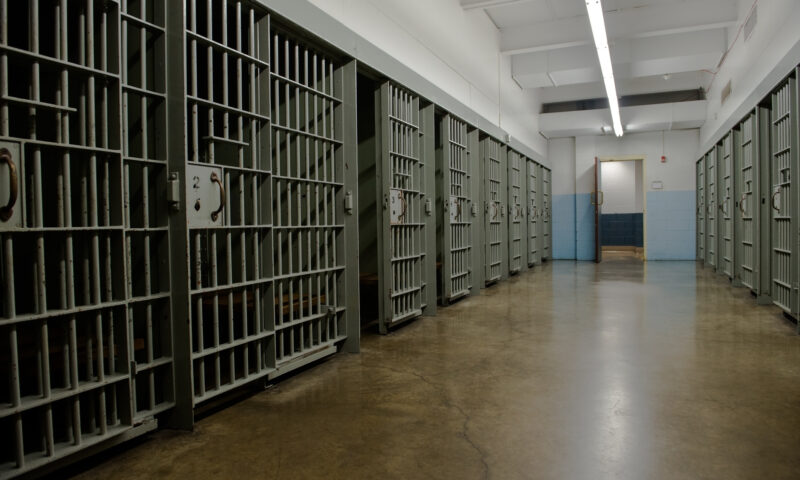 Condamnare de 384.912 ani pentru un poștaș. Sentințe de impact oferite de instanțele de judecată