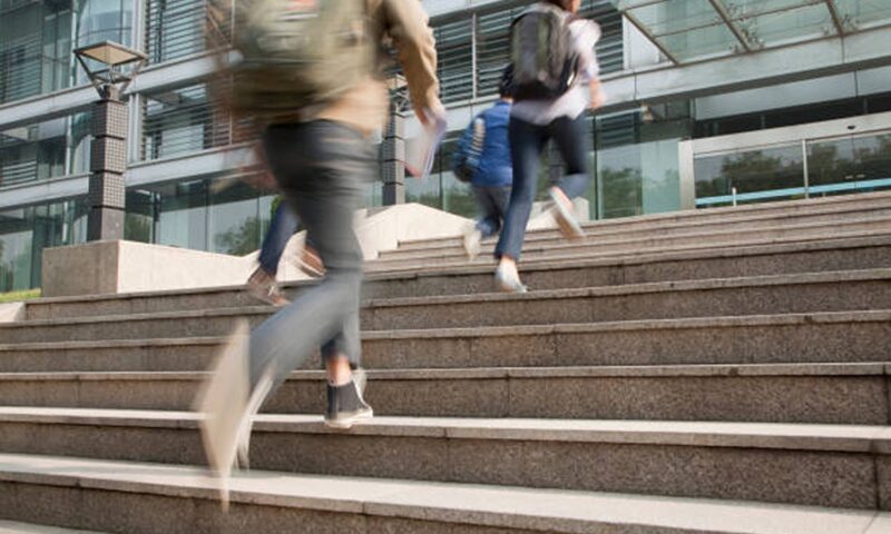 Admiterea la liceu dezbină Parlamentul: Proiectul privind examenul de la clasa a VIII-a se reîntoarce la comisie