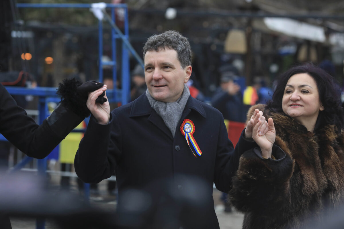 Nicuşor Dan, după huiduielile de la Iaşi: Dacă nu ne bucurăm, măcar să respectăm
