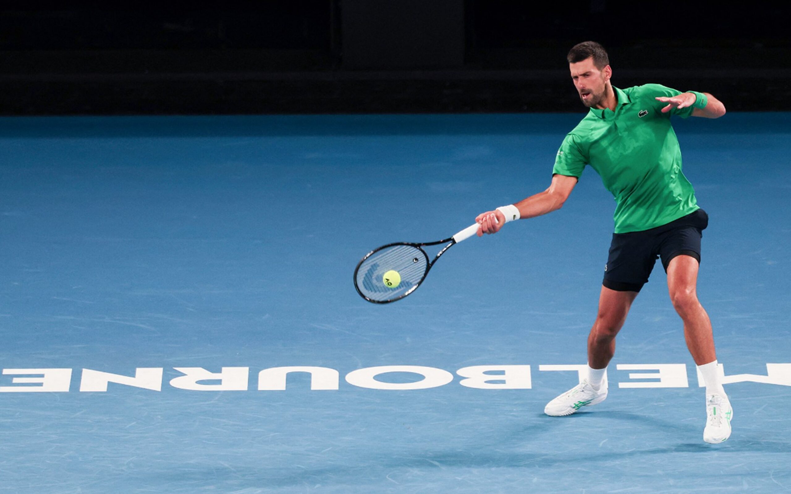 Novak Djokovici, victorie în optimi la Australian Open. Sârbul, aproape de penalizare