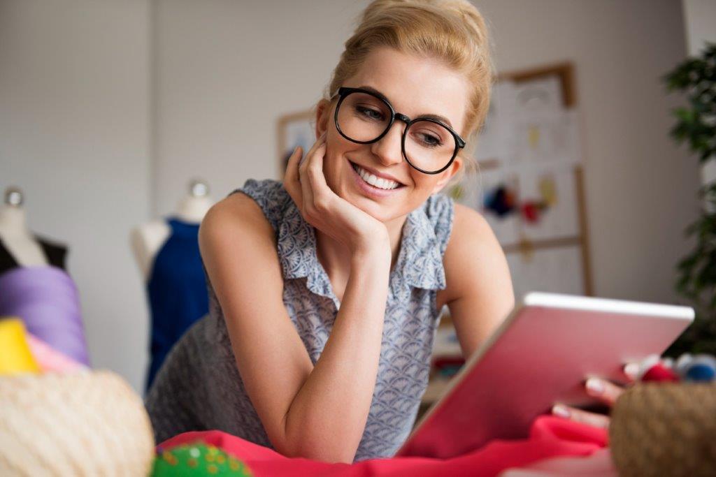 Cinci motive să îți cumperi ochelarii de pe internet în 2026