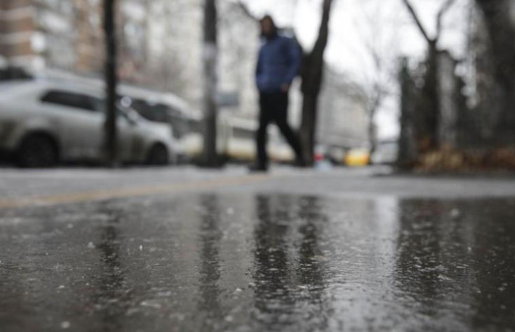 Vreme extremă în Republica Moldova. Ploi, ceață și ghețuș, cât vor persista condițiile dificile