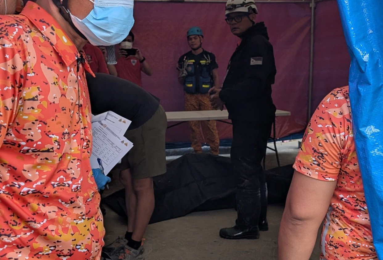 Îngropați de vii sub un munte de gunoi. O persoană a murit, iar alte câteva zeci sunt date dispărute în Filipine