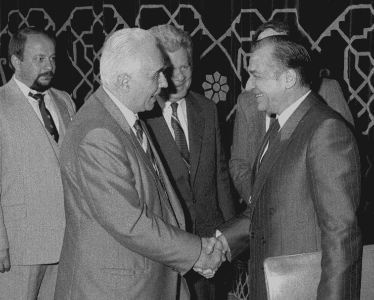 14 ianuarie 1990. Despre exilul de catifea al lui Ion Iliescu și primul interviu al lui Radu Câmpeanu