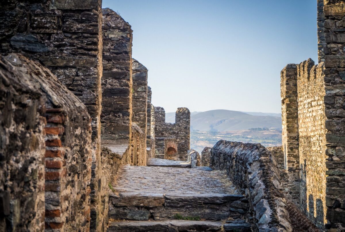 Ruinele istoriei. Castele părăsite care continuă să fascineze