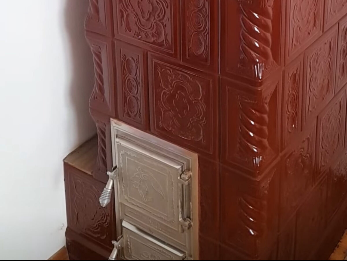 Exclusiv. Stau la bloc, dar trăiesc ca la țară. Orașele în care proprietarii își încălzesc apartamentele cu lemne