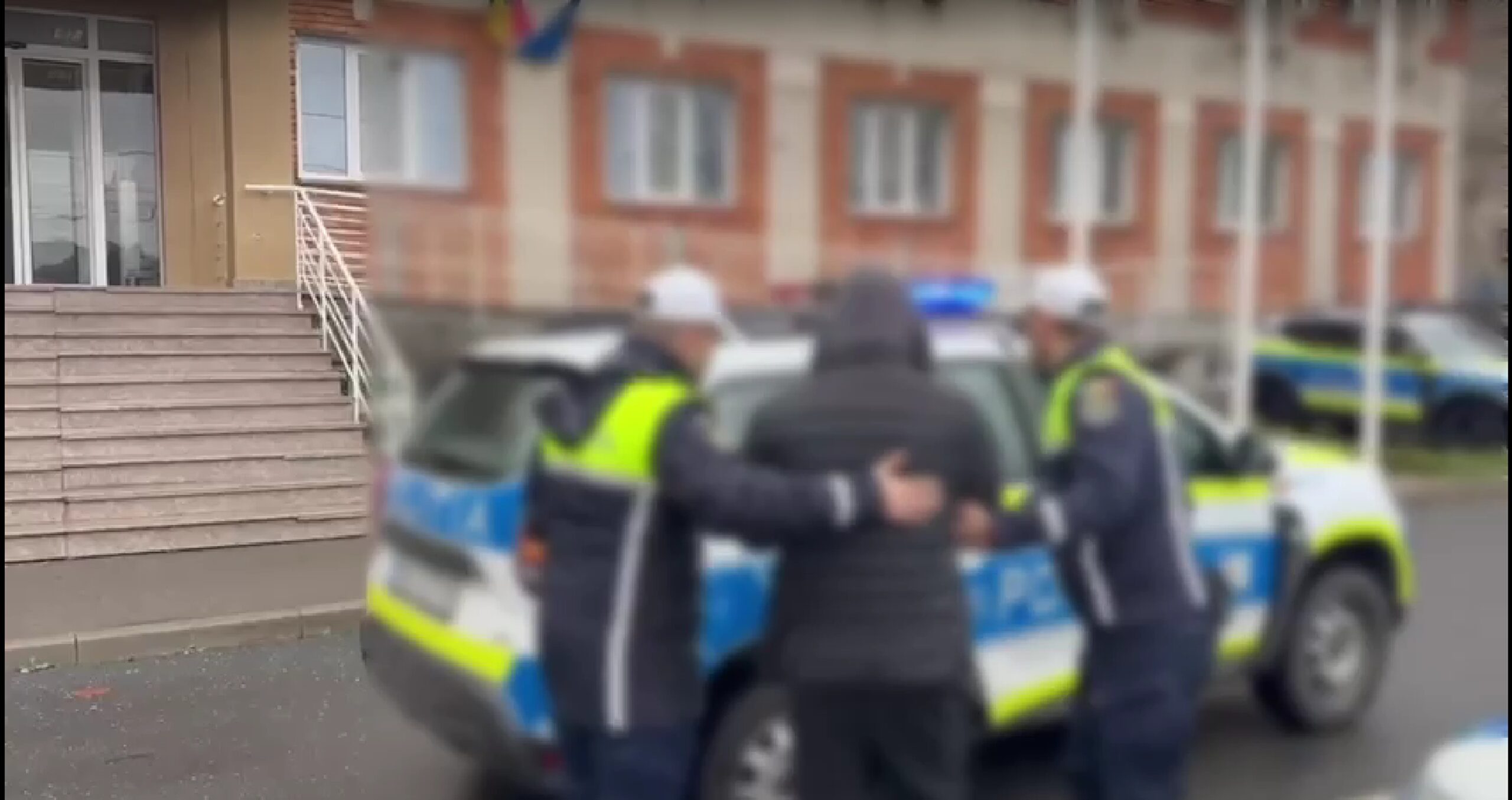 Șofer beat și cu permisul suspendat, urmărit în trafic după ce nu a oprit la semnalul polițiștilor