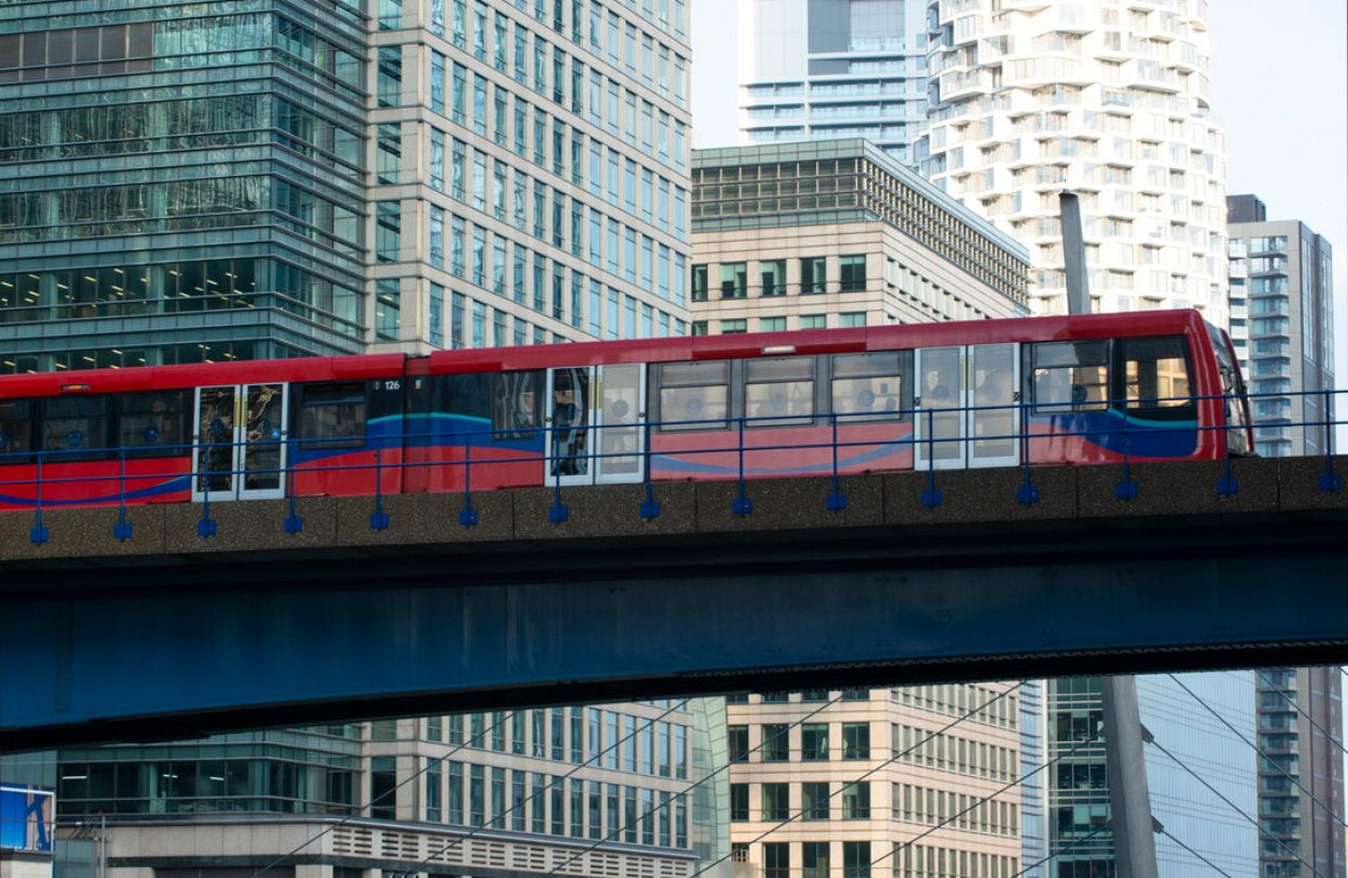 Traficul feroviar din Tokyo, paralizat din cauza unei pene de curent. Mii de călătorii, afectați