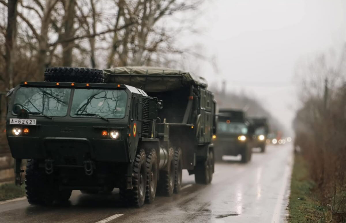 Exercițiu militar de amploare. Vehiculele și echipamentele Forțelor Terestre, scoase pe străzile Capitalei