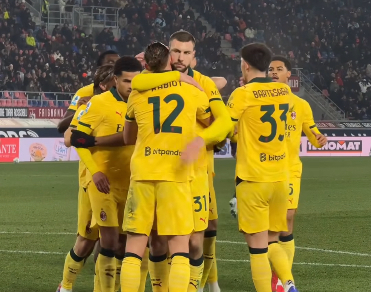 AC Milan ține pasul cu Inter și luptă pentru titlu. Victorie clară în fața celor de la Bologna, 3-0