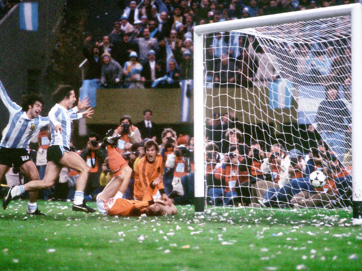 Istoria Campionatului Mondial - 1978. Argentina lui Kempes câștigă primul titlu din istorie, după un meci suspectat de blat