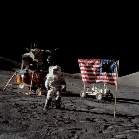 Astronautul Harrison H. Schmitt, pilot al modulului lunar Apollo 17