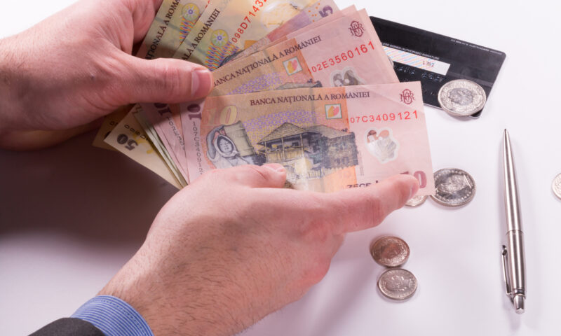 Taxe administrative 2026. Cât plătesc românii pentru buletin, pașaport și documentele auto