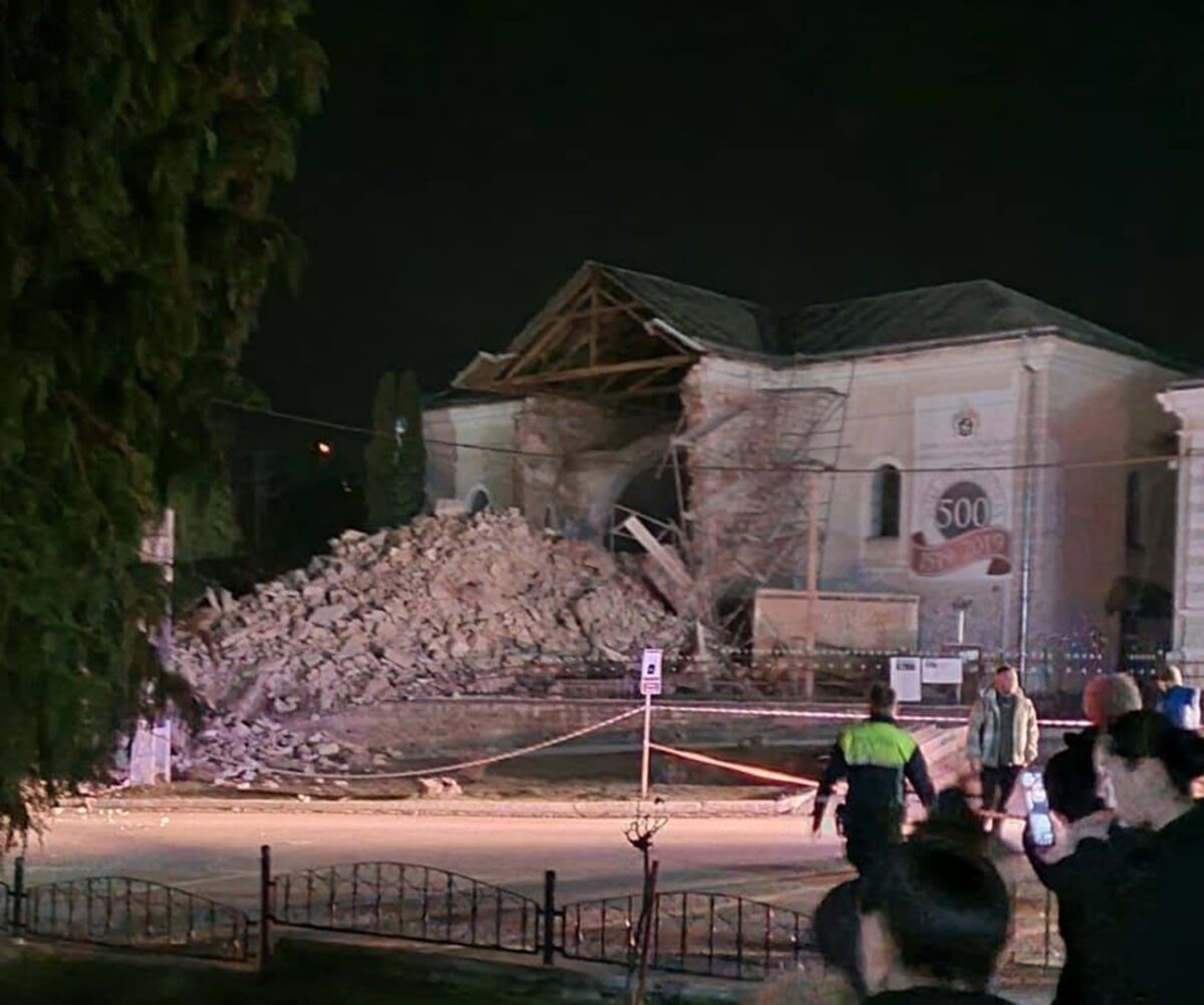 Biserică prăbuşită parțial în județul Sălaj. Se caută victime printre dărâmături