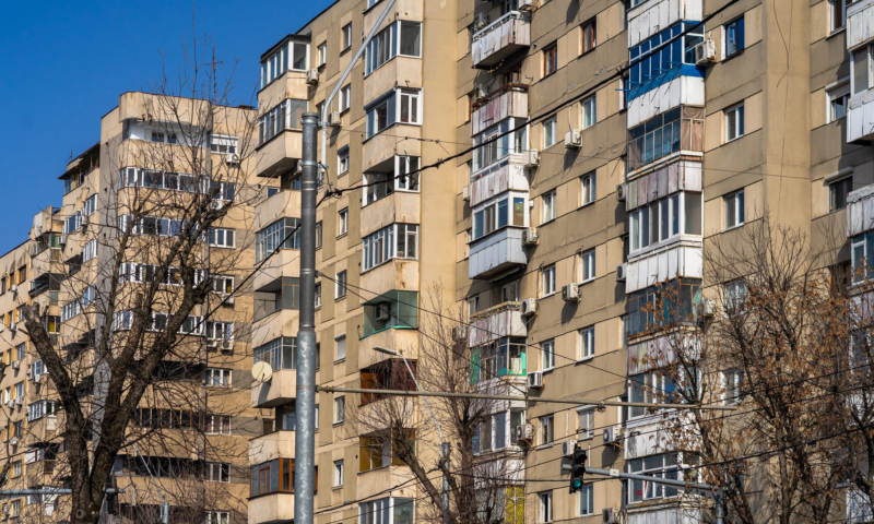 Ultima șansă pentru chiriașii statului. Locuințele neprivatizate vor deveni case sociale după 2029