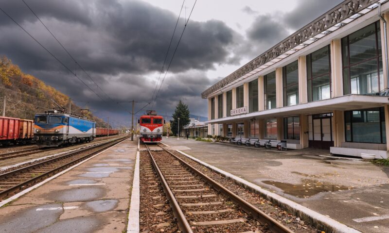 CFR Călători anunță schimbări pe mai multe rute în noiembrie. Pasagerii vor fi transportați cu autobuze