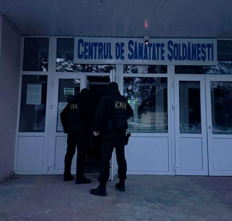 Certificate medicale „pe bani”, fără controale. Medic-șef reținut după descinderi masive într-o schemă ilegală pentru obținerea permiselor de conducere. Video