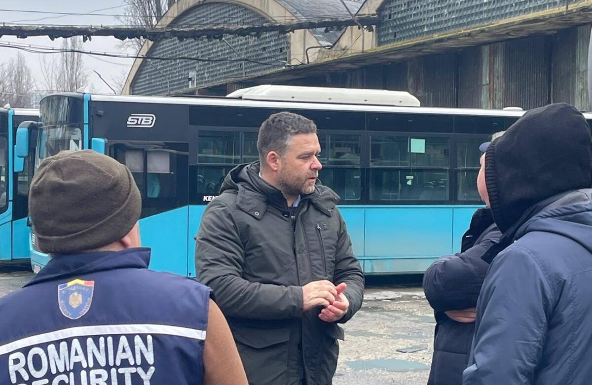 Ciprian Ciucu, înjurat pe stradă. Salariul pe care îl primește primarul general