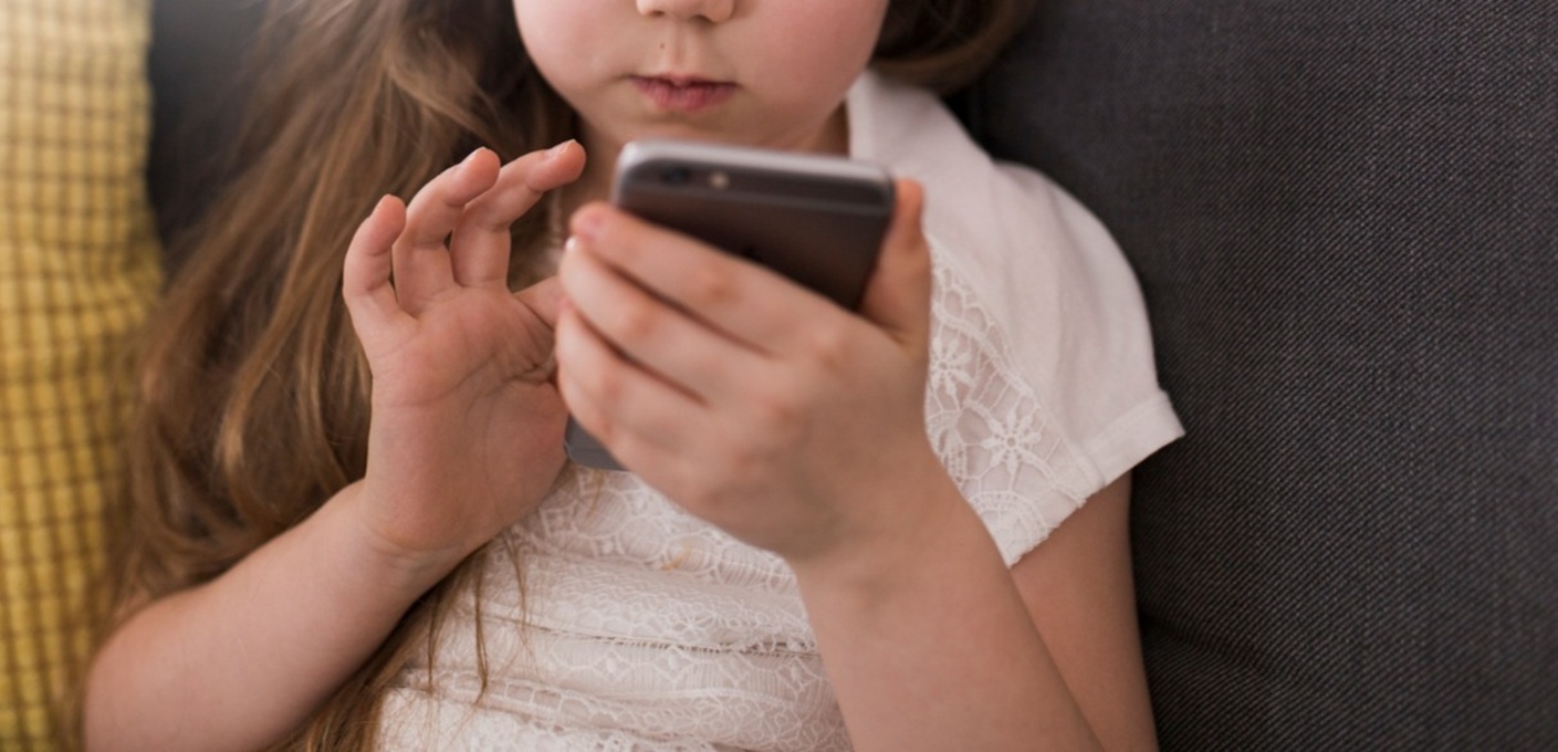 O fetiță de zece ani a murit, după ce durerile sale de cap au fost puse pe seama folosirii excesive a iPad-ului