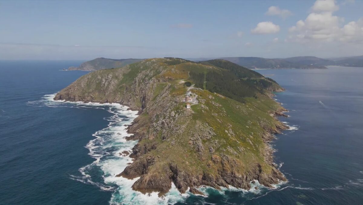 Un sat din Spania, vândut la prețul unui apartament din București. Se află pe malul Oceanului Atlantic