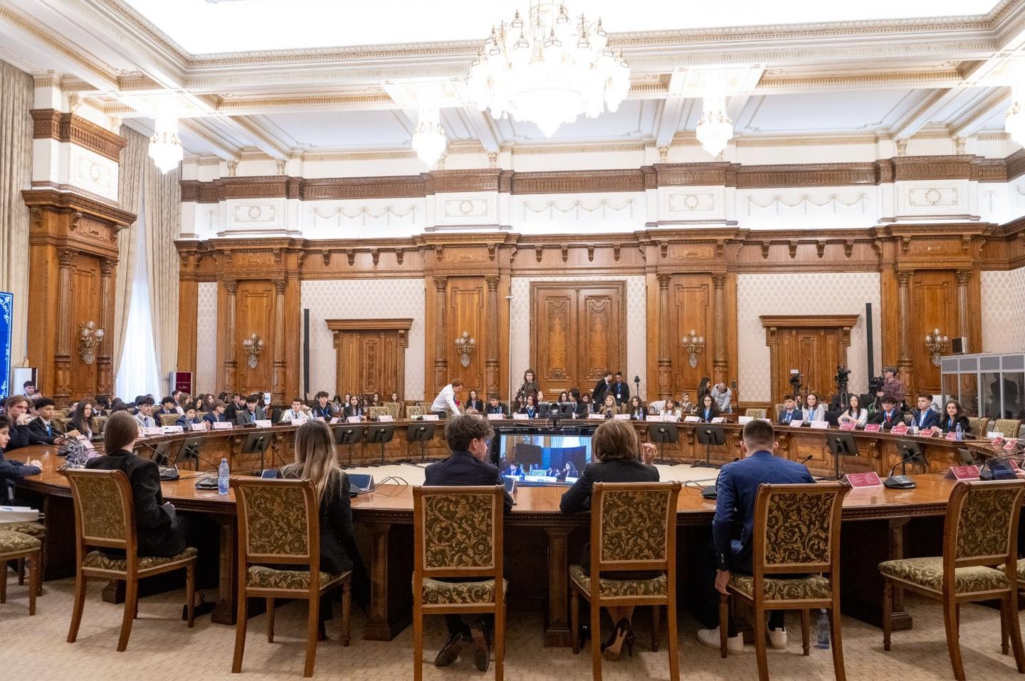 Elevi de 16 ani au intrat în Senat și au arătat ce înseamnă politica pentru ei. Eveniment fără precedent